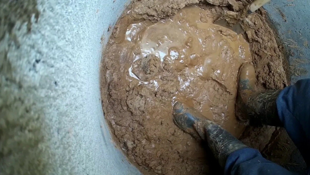 Чистка колодца на плывуне